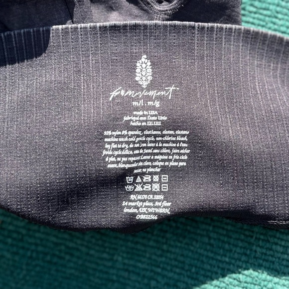 NWOT $70 Free People Good Karma 7/8 Leggings in Washed Black - Picture 9 of 10